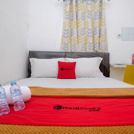 Hotel Reddoorz Near Politeknik Manado Extérieur photo