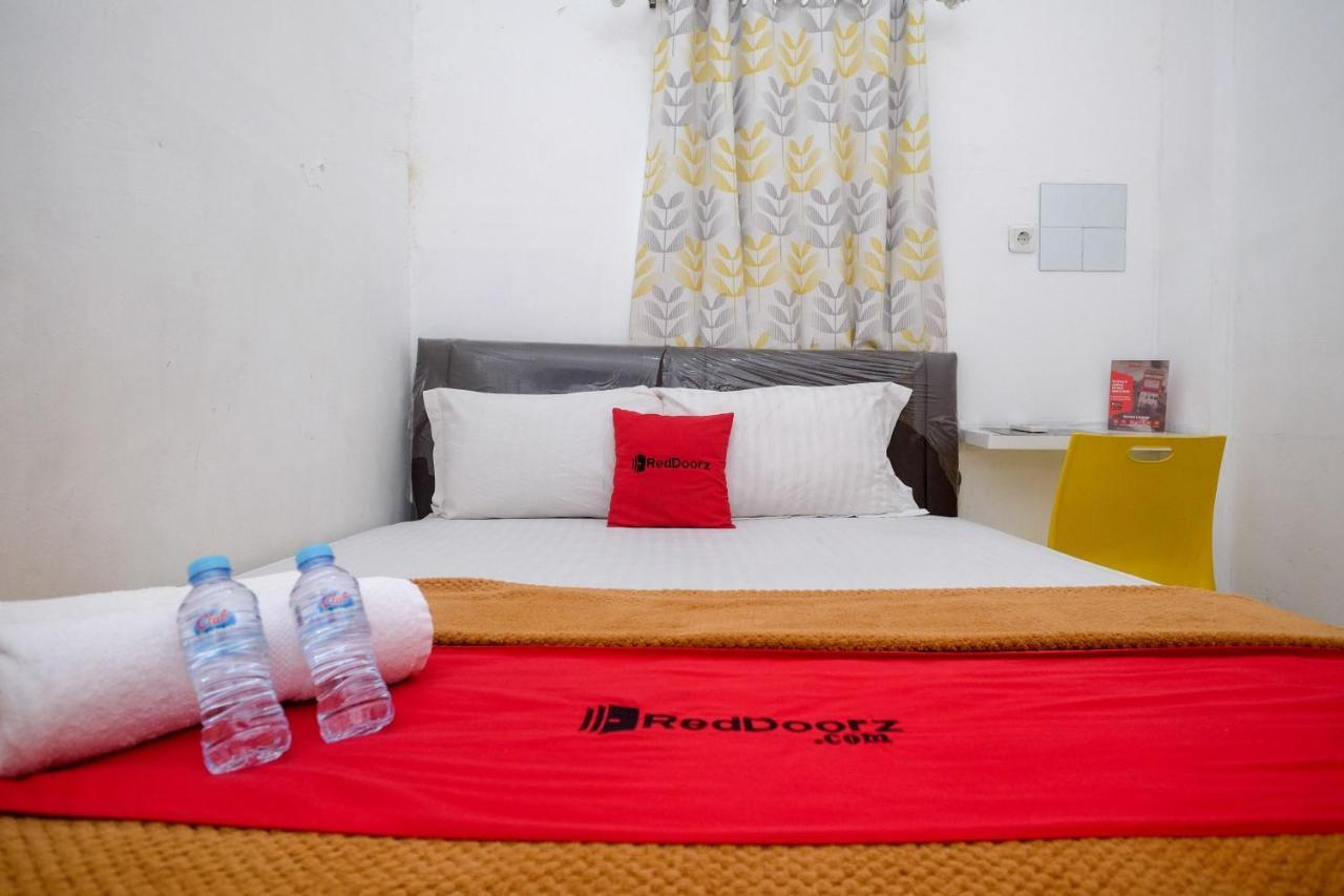 Hotel Reddoorz Near Politeknik Manado Extérieur photo
