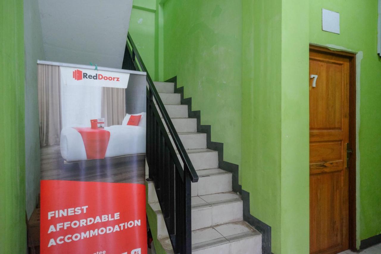 Hotel Reddoorz Near Politeknik Manado Extérieur photo